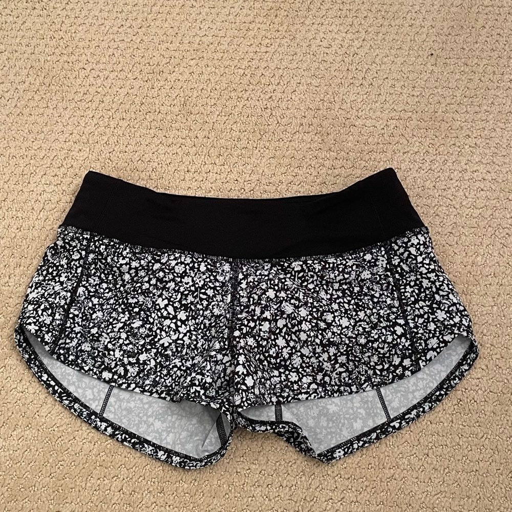 lululemon, patterned speed up shorts